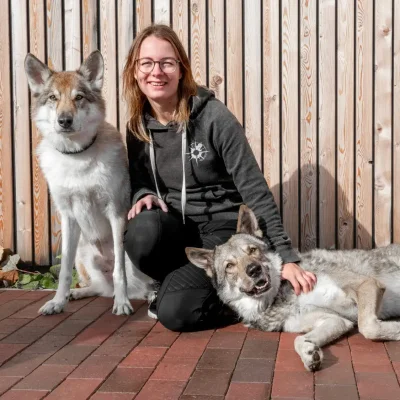 Sarah Feist mit Themba und Artos | Kompass Hund | Deine Hundeschule in Hamburg, Hannover und online